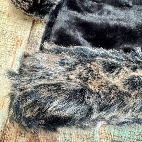 🆕 Black & White Santa Hat Bundle | #S17 - Picture 9 of 13